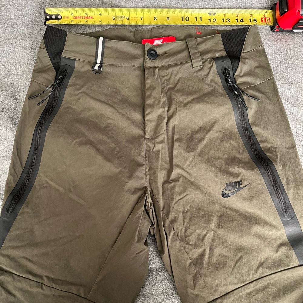 Nike Hiking Outdoor Trail Shorts Olive Size 30 M